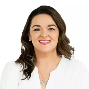 Deanna Mendes, Burlington, Real Estate Agent
